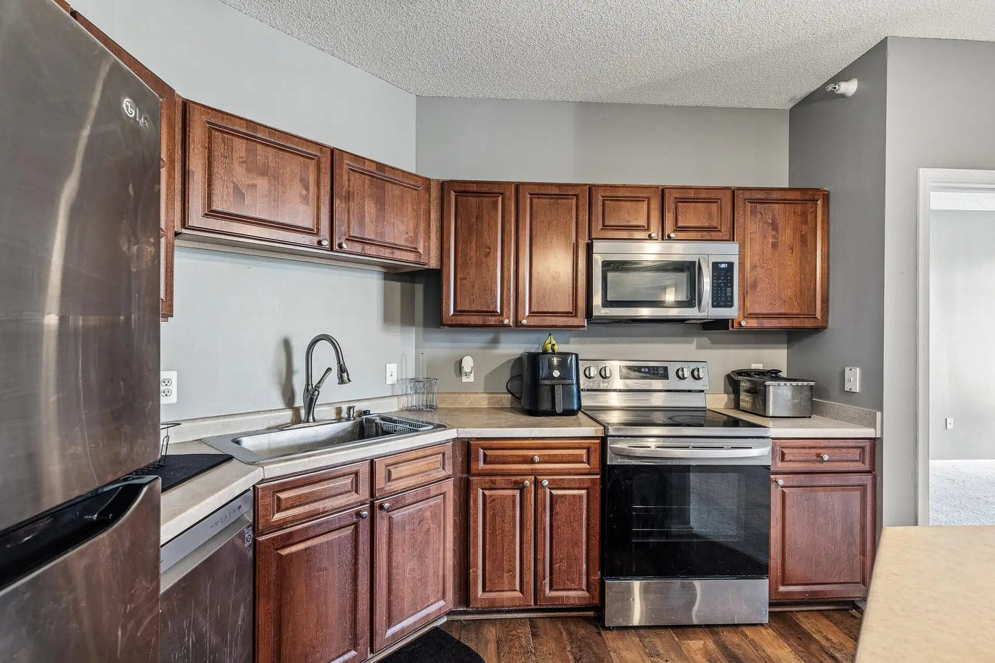 649 Old Highway 8 , New Brighton, MN 55112