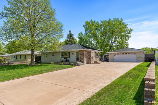 8523 Hinton Avenue, Cottage Grove, MN 55016
