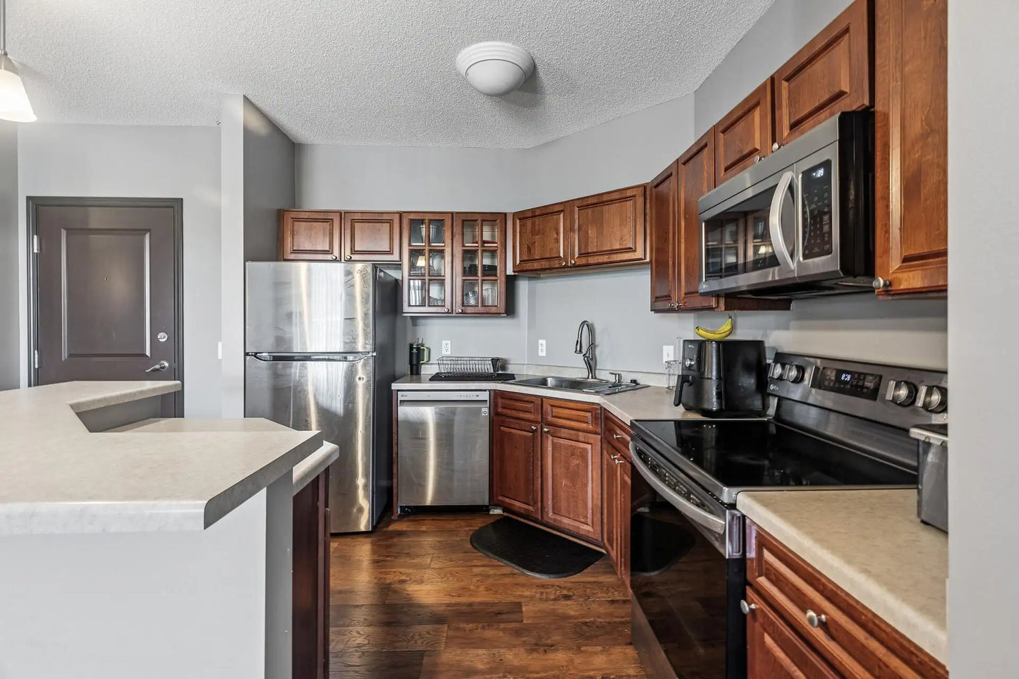 649 Old Highway 8 , New Brighton, MN 55112